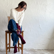 Load image into Gallery viewer, メリノウール&ウールかすり染め5本指クルー丈ソックス 23-25㎝