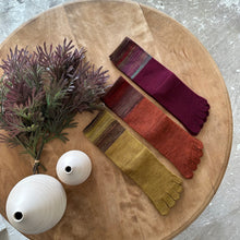 Load image into Gallery viewer, メリノウール&ウールかすり染め5本指クルー丈ソックス 23-25㎝