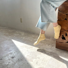 Load image into Gallery viewer, シルクメランジ 5本指ショート丈ソックス 23-25cm