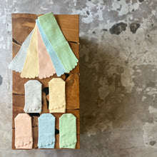 Load image into Gallery viewer, シルクメランジ 5本指クルー丈ソックス 23-25cm