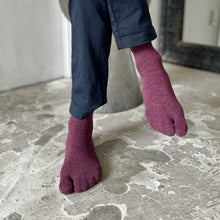 Load image into Gallery viewer, シルクメランジ5本指クルー丈ソックス 25-27cm