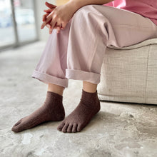 Load image into Gallery viewer, シルクメランジ5本指ショート丈ソックス 23-25cm