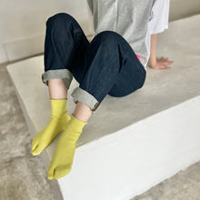 Load image into Gallery viewer, ルミナスシルク 履口ゆったり足袋クルー丈ソックス 23-25cm