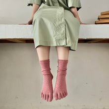 Load image into Gallery viewer, シルクメランジ5本指クルー丈ソックス 23-25cm