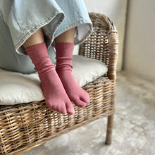Load image into Gallery viewer, シルクメランジ足袋クルー丈ソックス 23-25cm