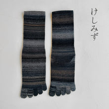 Load image into Gallery viewer, ウールかすり染め5本指クルー丈ソックス 25-27cm