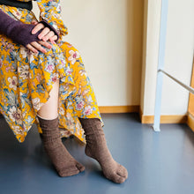 Load image into Gallery viewer, ベビーアルパカ足袋ケーブル柄クルー丈ソックス 23-25cm