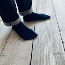 Load image into Gallery viewer, メリノウール藍染 5本指クルー丈ソックス 25-27cm