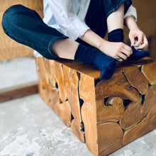 Load image into Gallery viewer, メリノウール 藍染 足袋クルー丈ソックス 23-25cm