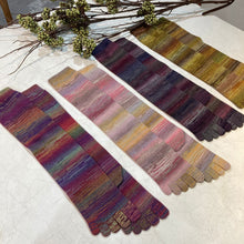 Load image into Gallery viewer, ウールかすり染め5本指ハイソックス 23-25cm