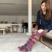 Load image into Gallery viewer, ウールかすり染め5本指ハイソックス 23-25cm