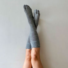 Load image into Gallery viewer, ベビーアルパカ足袋 ボア切替 ハイソックス 23-25cm