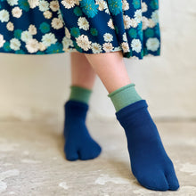 Load image into Gallery viewer, オーガニックコットン 足袋レイヤード ミドル丈ソックス 23-25㎝