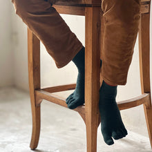 Load image into Gallery viewer, メリノウール5本指バイカラー クルー丈ソックス 25-27cm