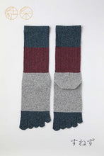 Load image into Gallery viewer, シルクメランジ5本指3色切替クルー丈ソックス 25-27cm
