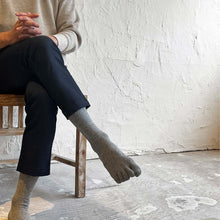 画像をギャラリービューアに読み込む, シルクメランジ5本指クルー丈ソックス 25-27cm