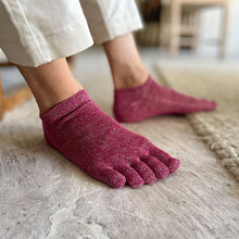 Load image into Gallery viewer, リネン/シルク 5本指スニーカー丈ソックス 25-27cm