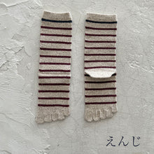 Load image into Gallery viewer, シルクメランジ 5本指アクセントボーダー クルー丈ソックス 23-25cm