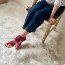 画像をギャラリービューアに読み込む, ルミナスシルク トングソックス  ★フリーサイズ