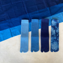 画像をギャラリービューアに読み込む, メリノウール 藍染 足袋クルー丈ソックス  23-25cm
