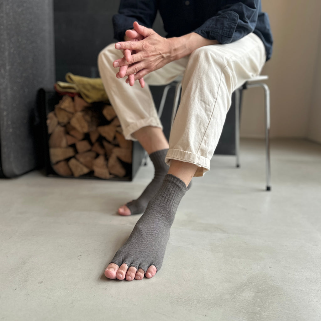 リネン・シルク 5本指 指先フリー ミドル丈ソックス 25-27cm