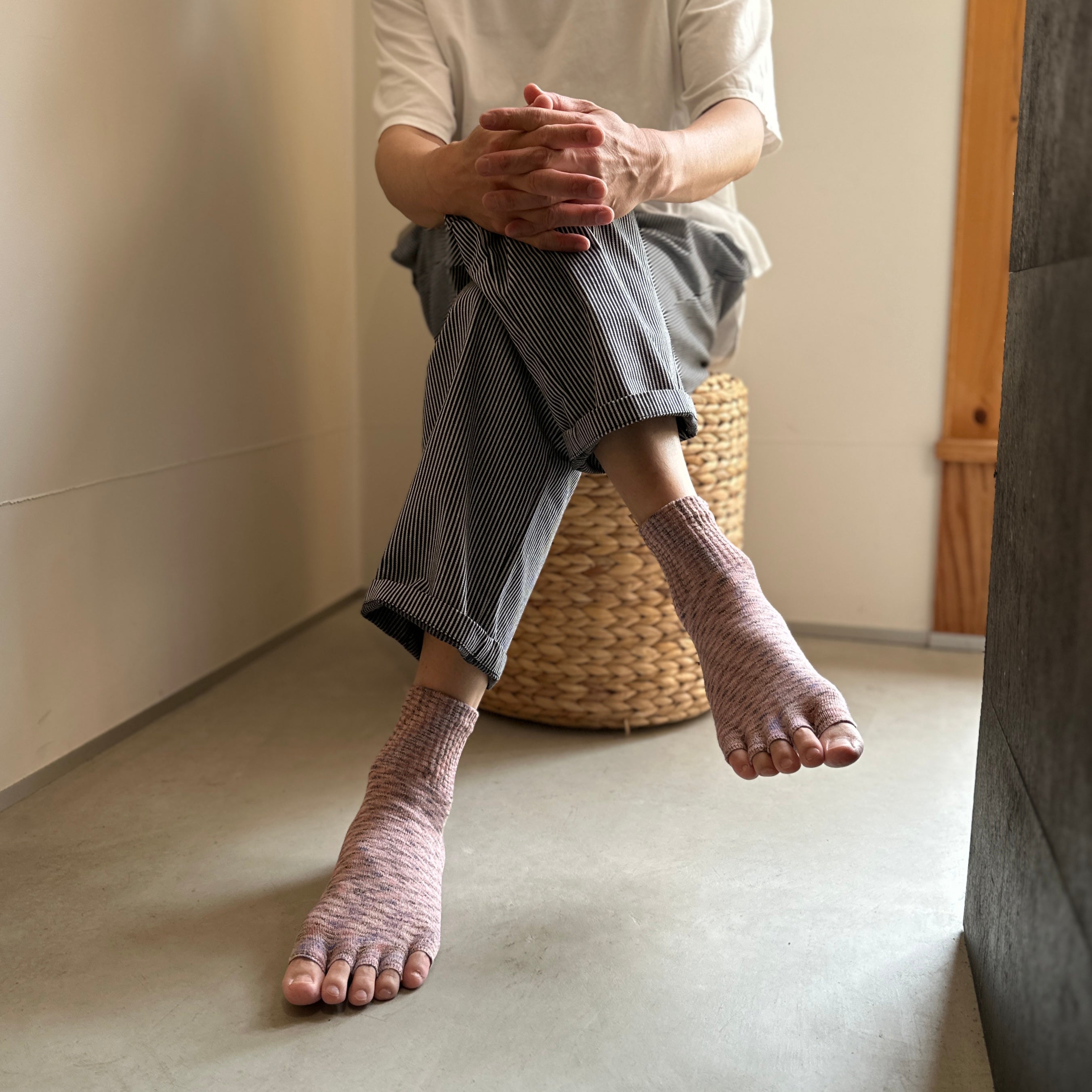 リネン・シルク かすり染め 5本指 指先フリー ミドル丈ソックス 25-27cm