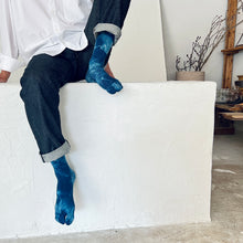 画像をギャラリービューアに読み込む, メリノウール 藍染 足袋クルー丈ソックス  25-27cm
