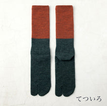 Charger l&#39;image dans la galerie, Chaussettes mi-mollet Tabi bicolores en laine mérinos 25-27 cm
