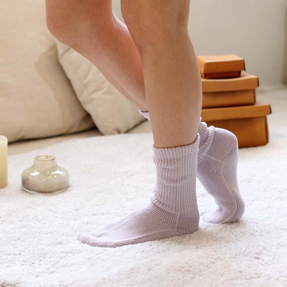 Chaussettes de chambre unies en soie lisse (avec antidérapant) 23-25cm