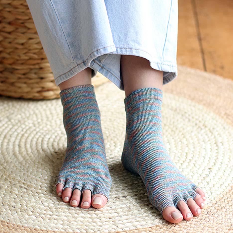 Chaussettes courtes 5 orteils en lin/soie teints Kasuri 23-25cm