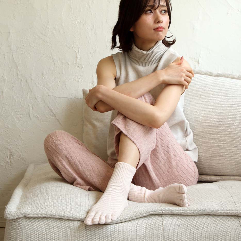 Chaussettes courtes unies en soie lisse à 5 doigts (avec anti-dérapant) 23-25cm